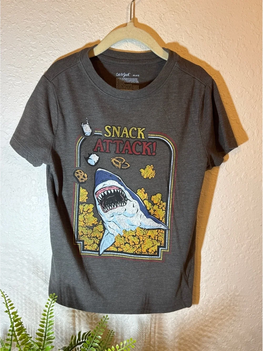 Cat & Jack “Snack Attack!” Shark Graphic T-Shirt Gray XS (4/5)